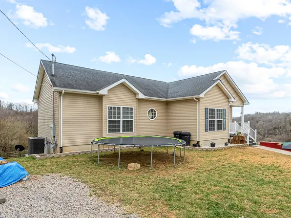 285 Easy St, Christiansburg, VA 24073