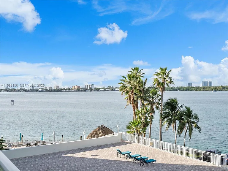 10350 W Bay Harbor Dr #4V — Photo 2