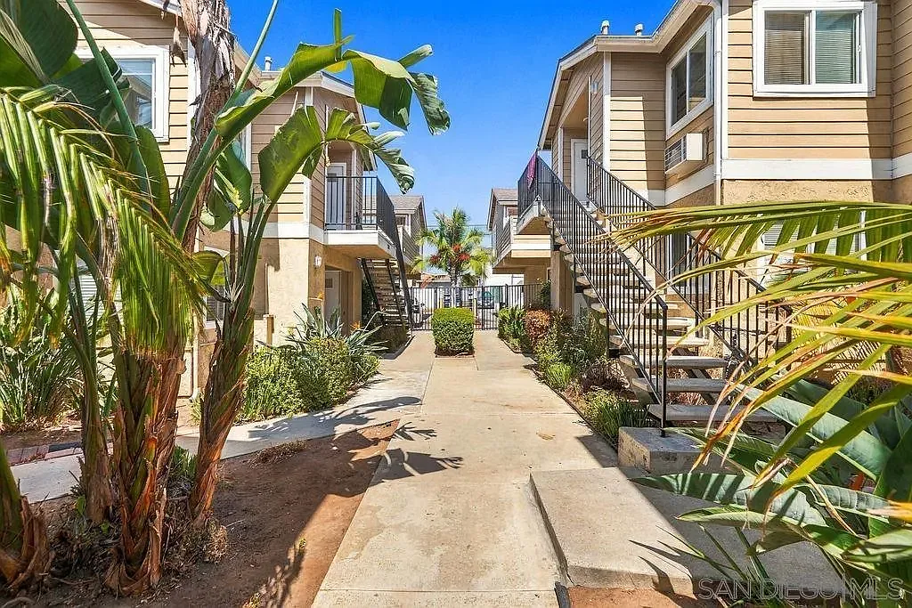 2 bed, 1.0 bath, 652 sqft, $2,600 — Photo 1