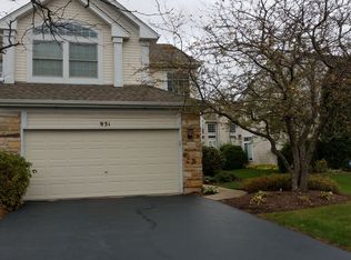 931 Viewpoint Dr, Lake In The Hills, IL 60156