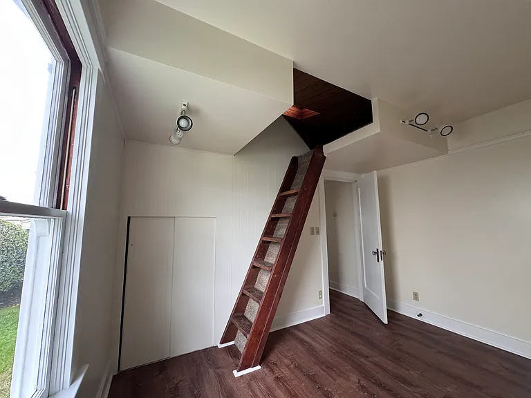 14 E High St — Photo 19