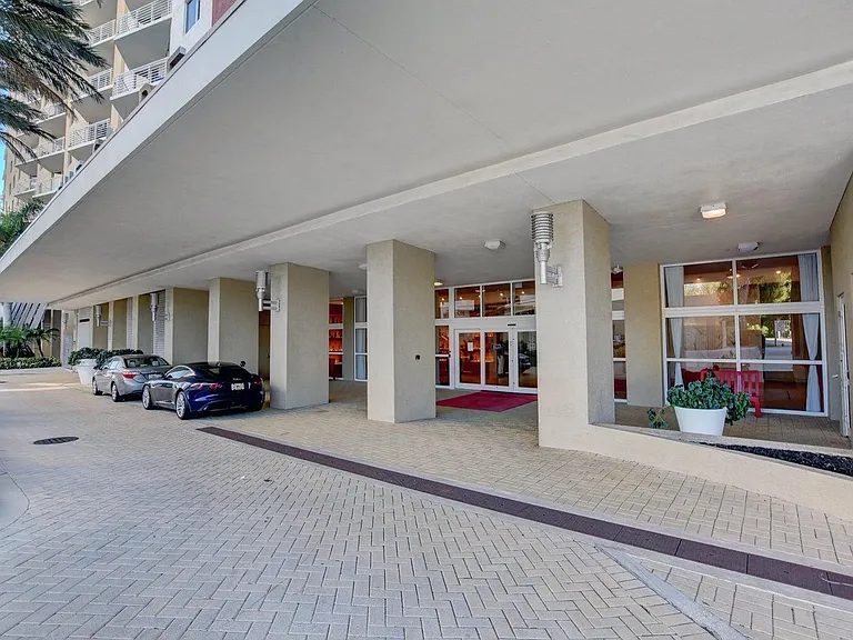 1551 N Flagler Dr #802 — Photo 28