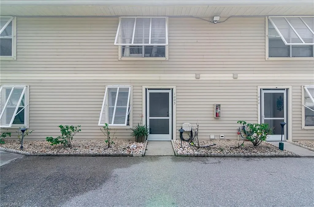 2 bed, 2.5 bath, 1129 sqft, $2,200 — Photo 2