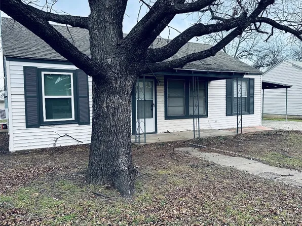 104 S Williams Dr, Comanche, TX 76442