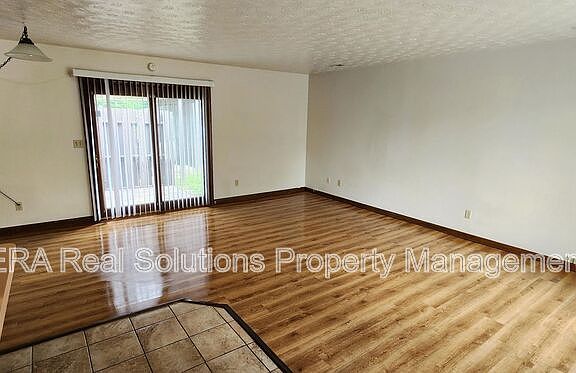 2nd image of 888 W Locust St APT 1