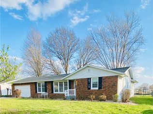 605 Holiday Dr, Effingham, IL