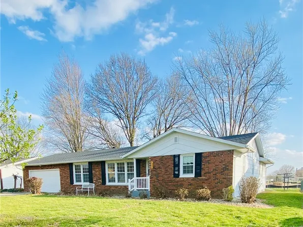 605 Holiday Dr, Effingham, IL 62401
