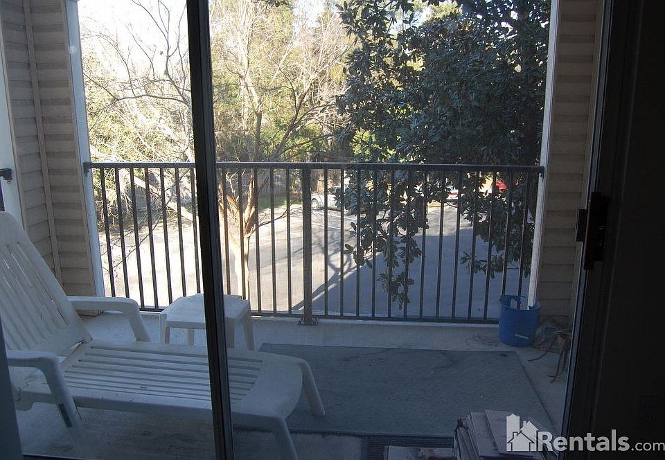 2nd image of 3921 SW 34th St #2G