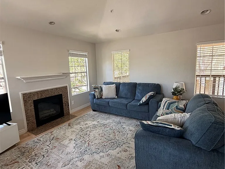 168 Gallery Way — Photo 5