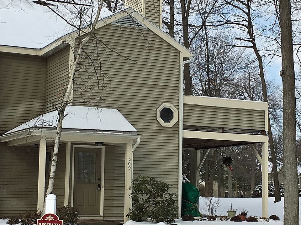 1st image of 209 Grenadier Ct