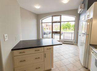 40 Front St N #15E1704DE, Thorold, ON L2V 1X5