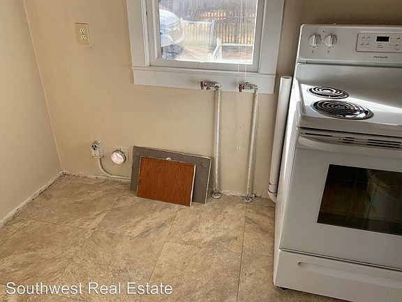 2nd image of 1004 1/2 N Prince St