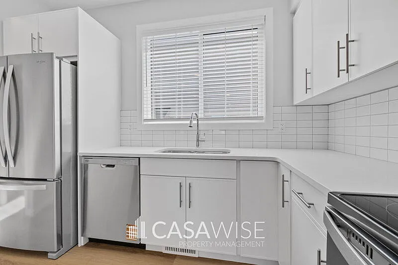 3 bed, 2.5 bath, 1523 sqft, $2,100 — Photo 3