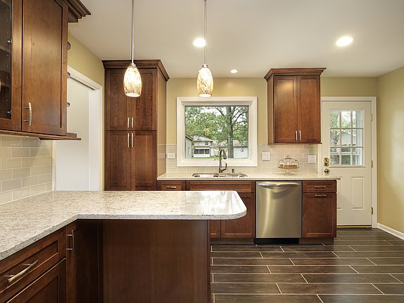 5th image of 307 Crescent Dr