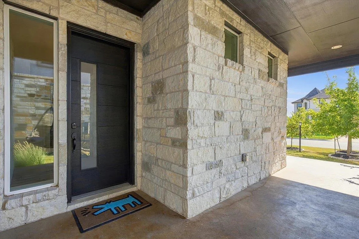 5 bed, 4.0 bath, 3575 sqft, $5,100 — Photo 4