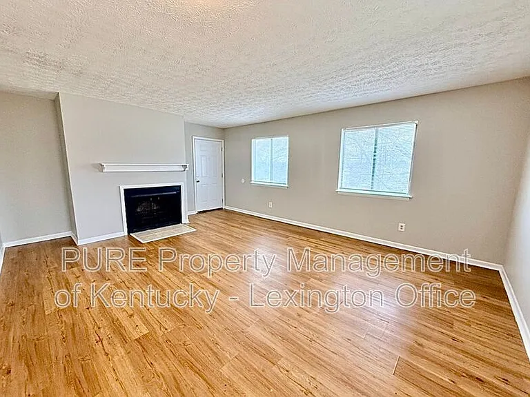 3772 Camelot Dr #4 — Photo 5