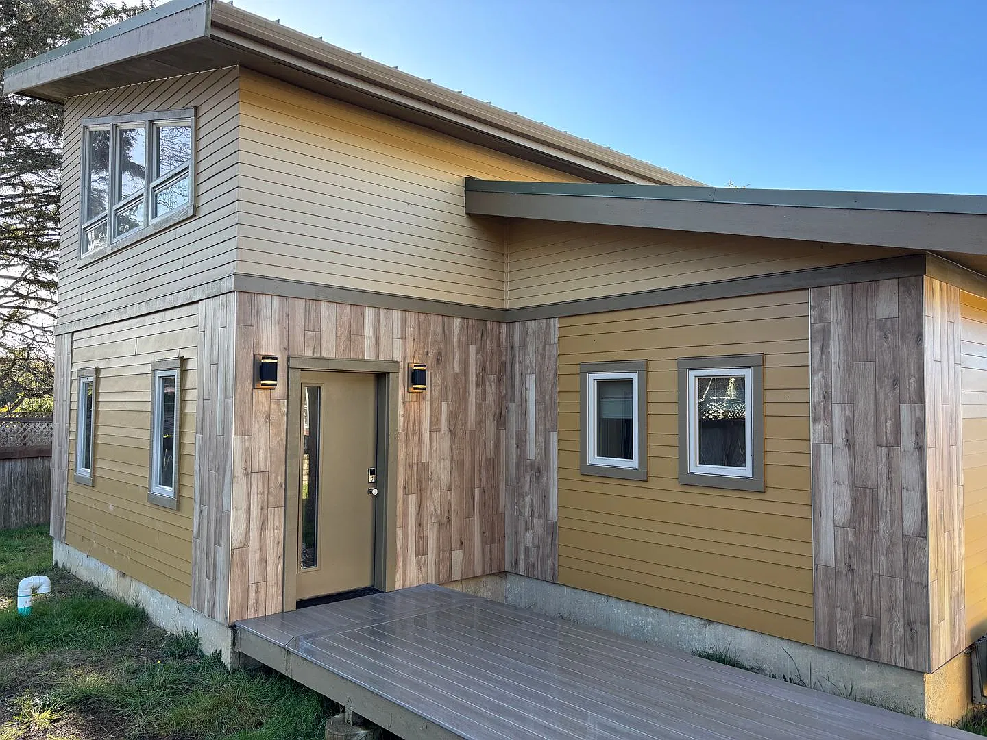 Upscale Lakefront Living with Private Dock & Heated Garage — Photo 3