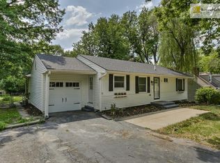 7708 Briar Dr, Prairie Village, KS 66208