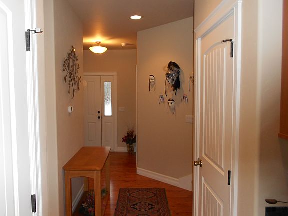 Entry/Hallway