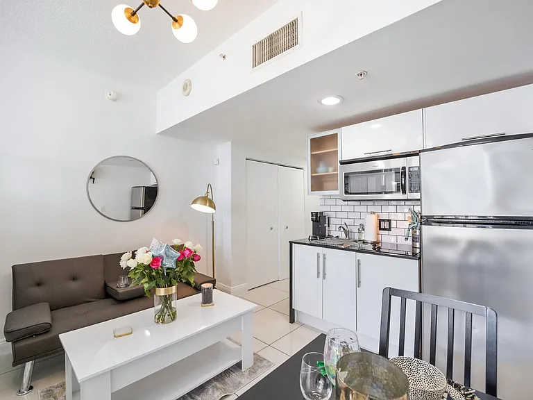 1750 N Bayshore Dr #1214 — Photo 4
