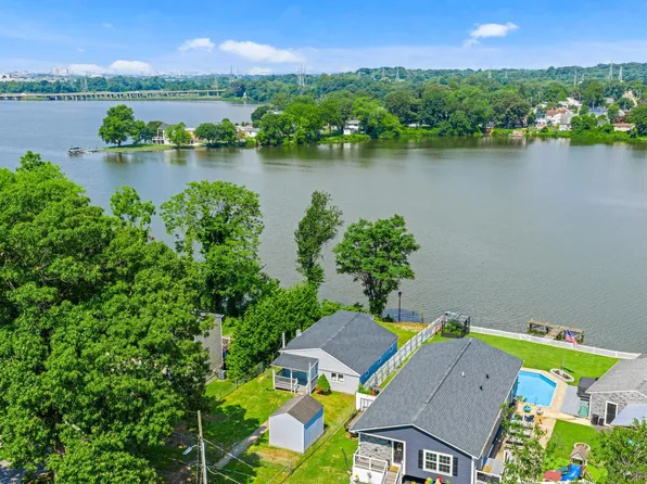 204 Wagners Ln, Baltimore, MD 21221