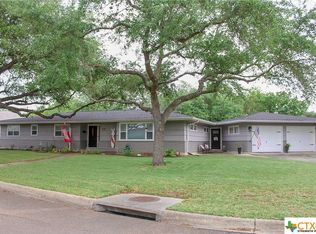 1101 E Locust Ave, Victoria, TX 77901
