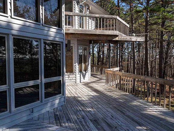 4th image of 400 Brown Ln