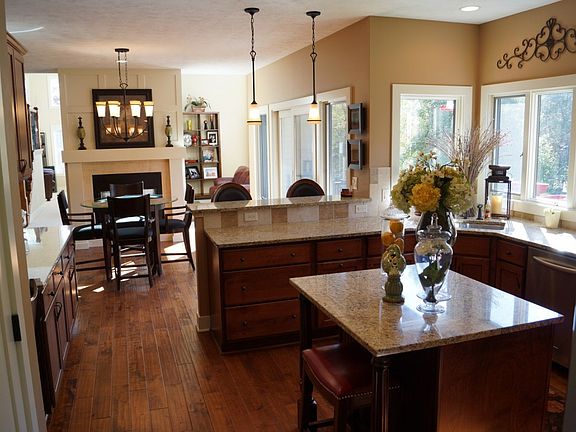 4th image of 9531 Arrowcrest Dr NE