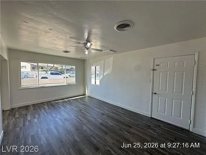 148 W Victory Rd — Photo 3