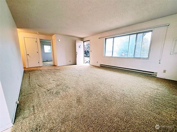 5th image of 1525 Marguerite Ave