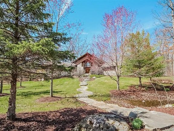 2nd image of 5400 Meadowcrest Dr