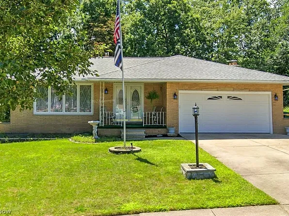 2700 Parmalee Dr, Seven Hills, OH 44131