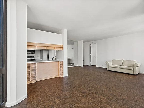 5th image of 200 E 65th St #12C