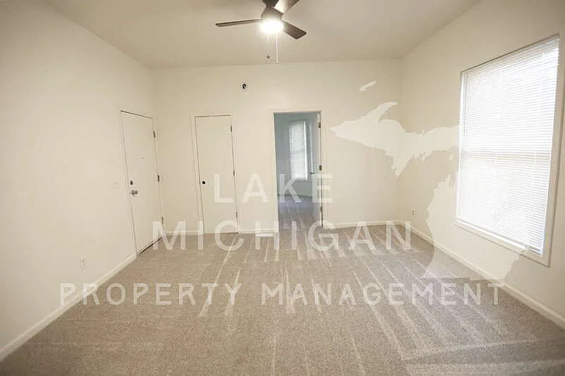 3 bed, 1.0 bath, 900 sqft, $1,695 — Photo 4