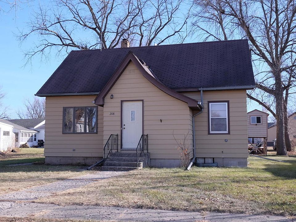 1st image of 208 W 2nd St