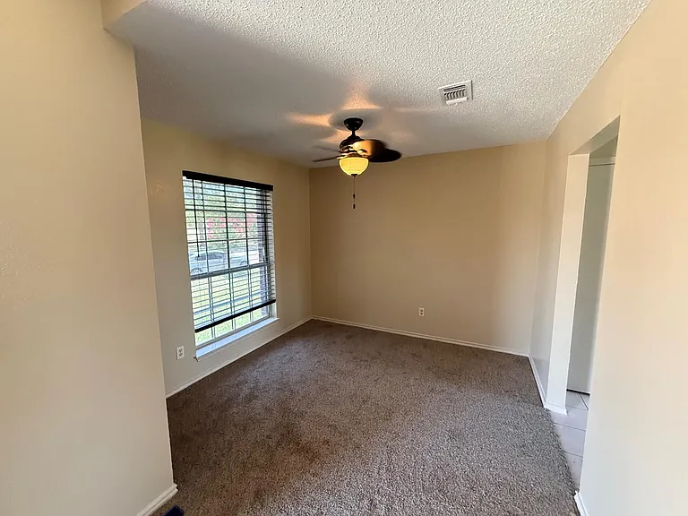 2616 Helen Ln — Photo 6