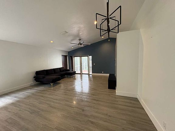 3rd image of 1499 Presidio Dr