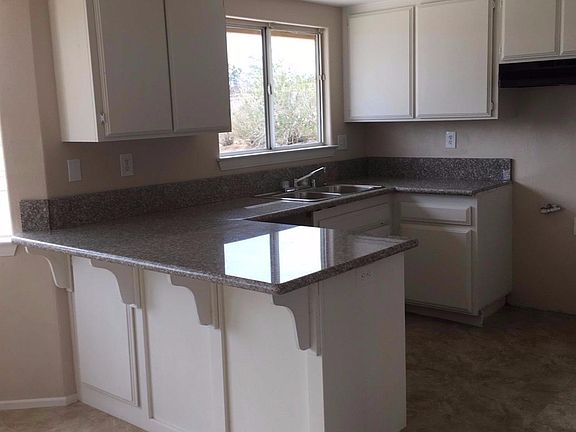 3rd image of 15523 Mojave St