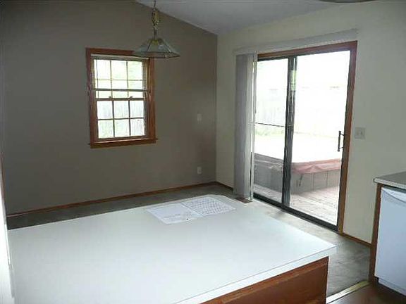 4th image of 333 W Maywood St #Hud181216780