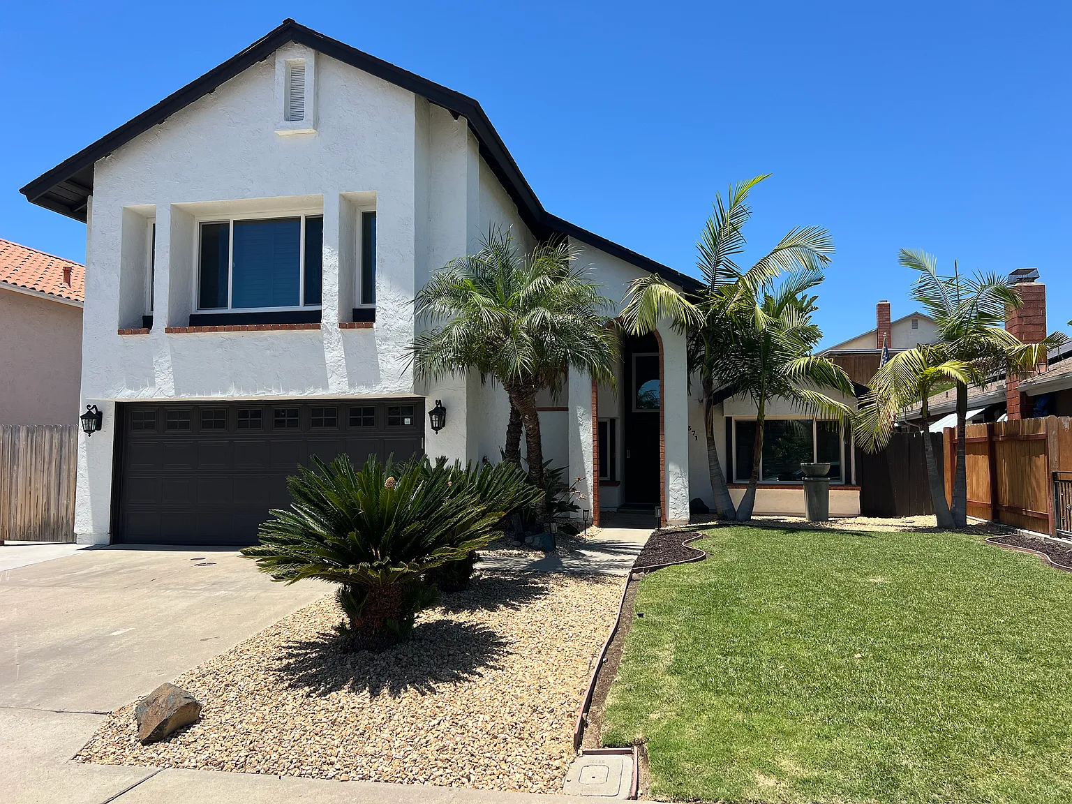 6 bed, 2414 sqft, $4,750 — Photo 2