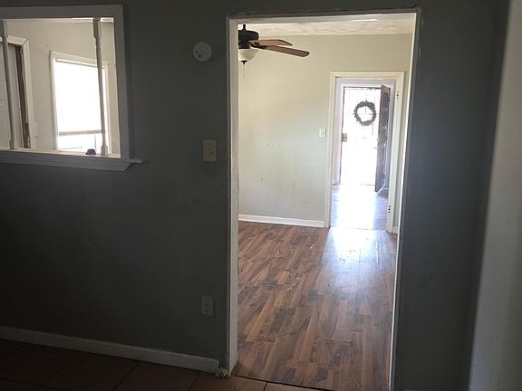 4th image of 870 Crawford St