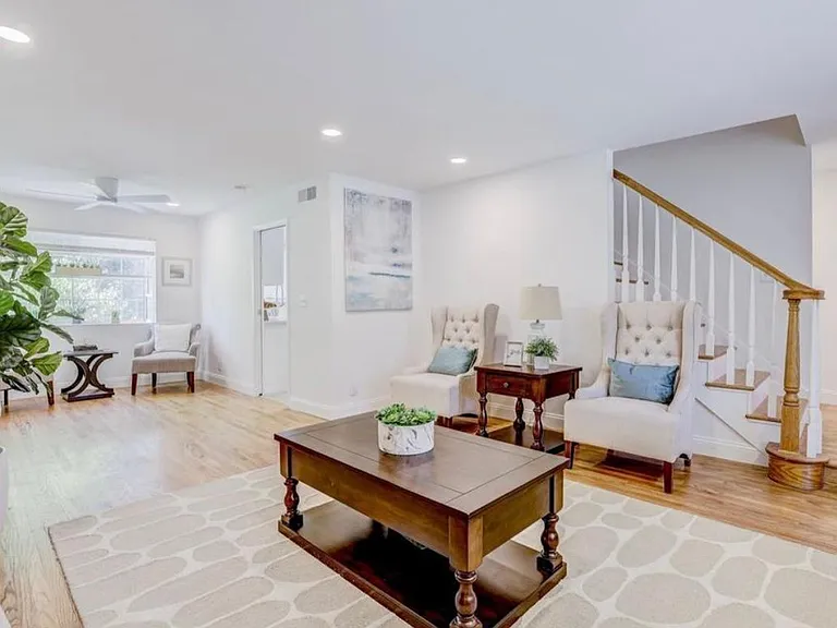 1350 Sumac Cir — Photo 3