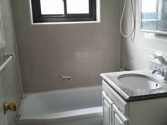 4th image of 87-56 Francis Lewis Blvd #B37