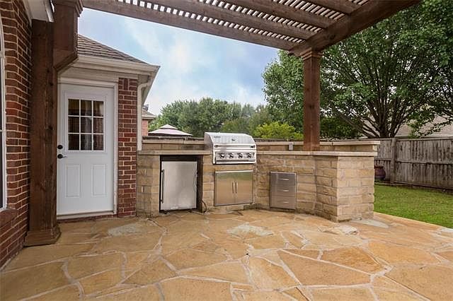 1st image of 2209 Killarney Dr