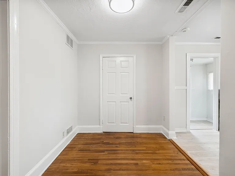 504 Pelham Dr — Photo 14