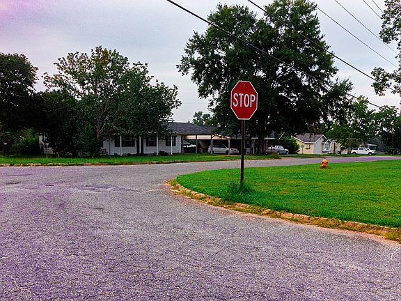 3rd image of 106 Petunia Dr