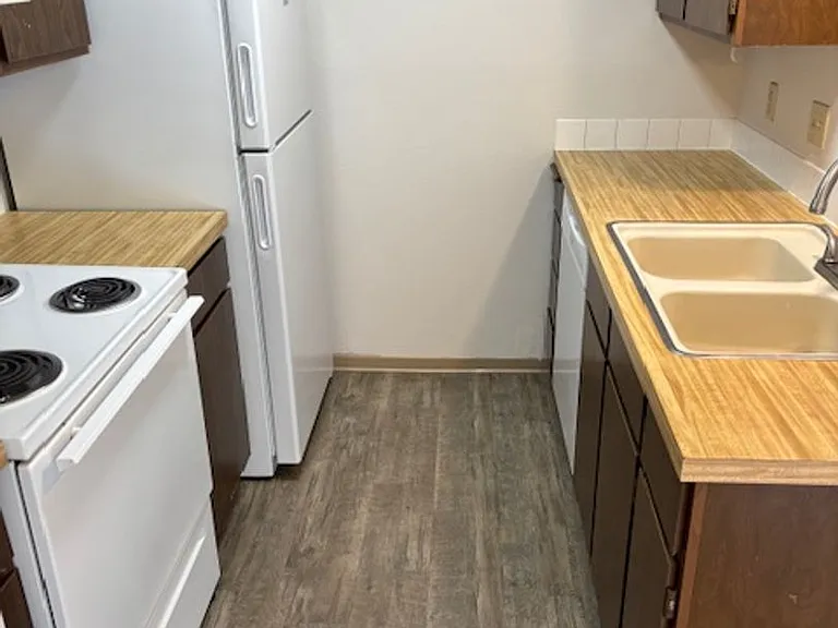 22 N Willow Rd — Photo 3