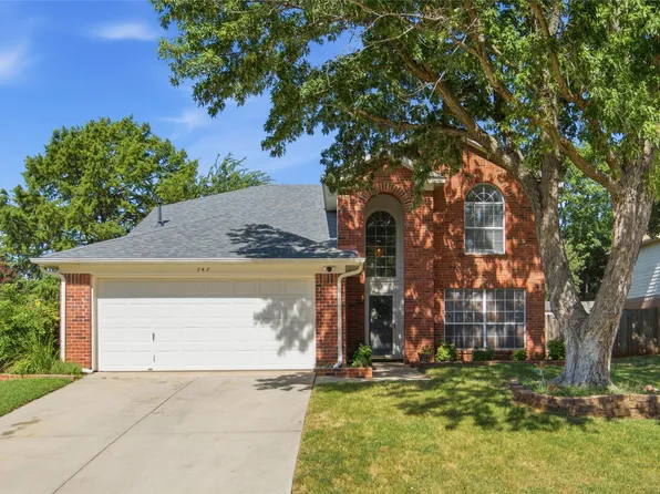 747 Cedar Leaf Cir, Lake Dallas, TX 75065