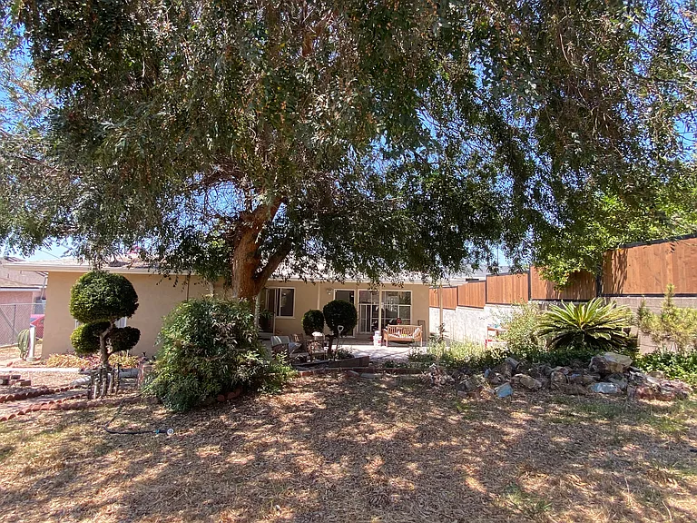 2216 N Indiana Ave — Photo 24