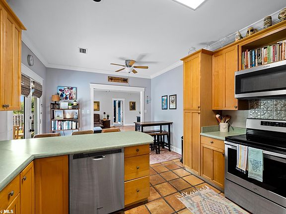 4th image of 2039 Twin Pines Cir
